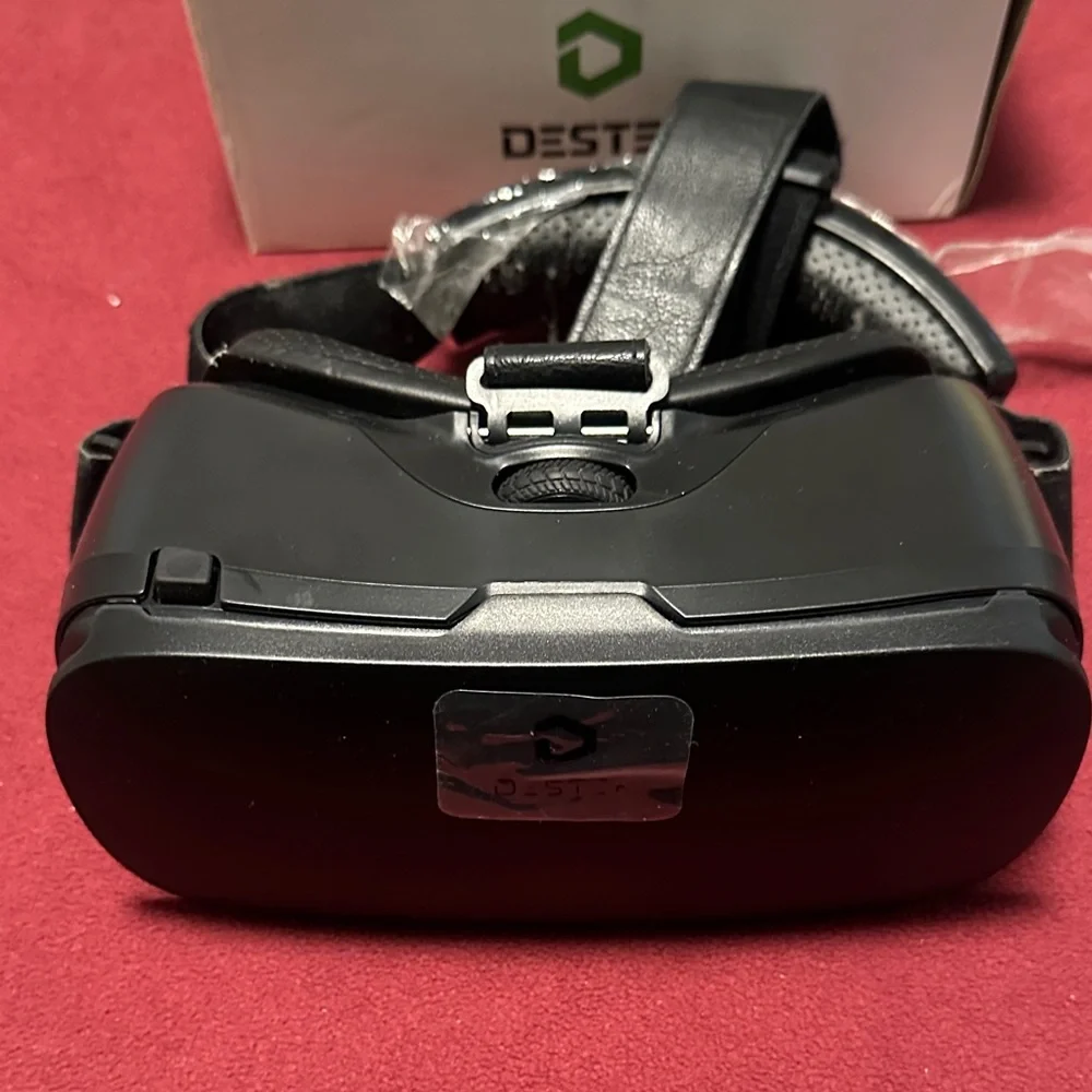 Black VR Headset — Mobile Virtual Reality Goggles